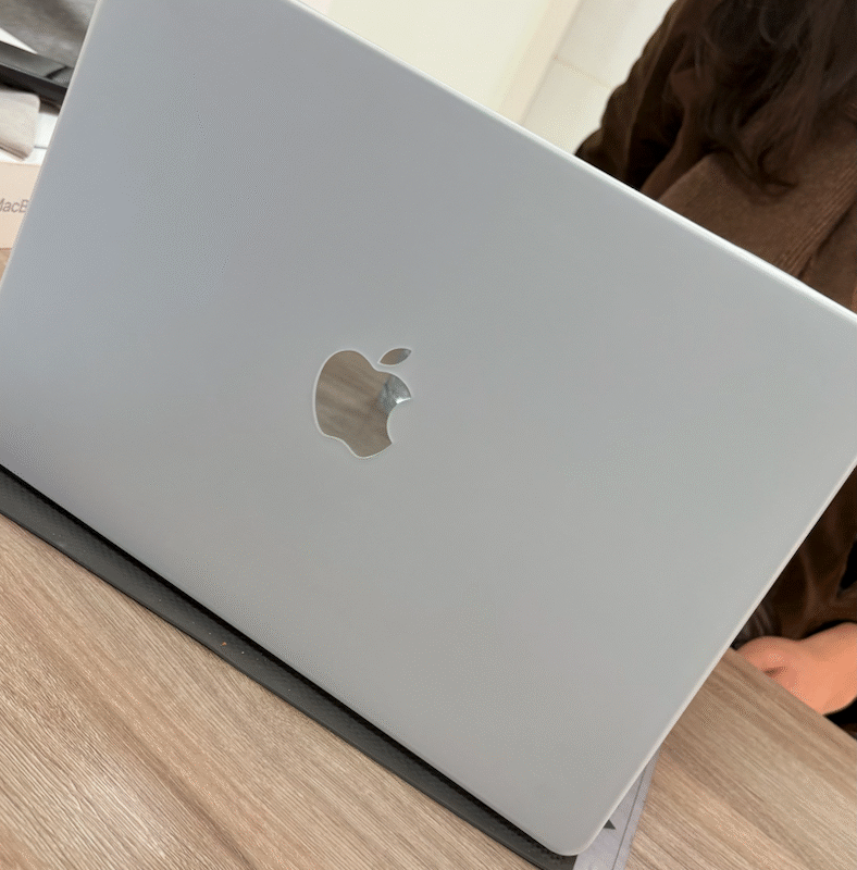 Carcasa Transparente para MacBook Air M2 M3 y M4 13,6"